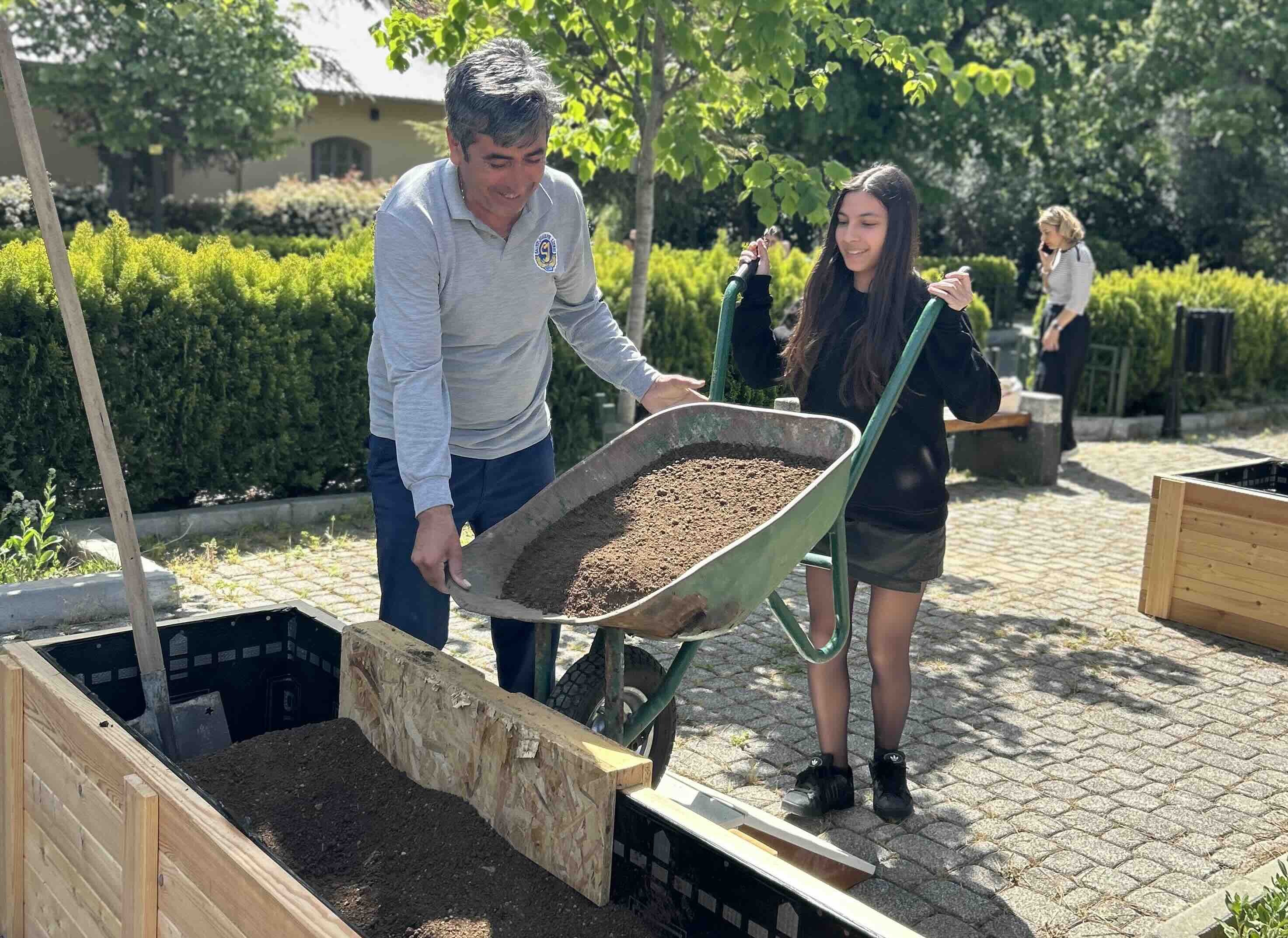 Fransız lisesinde bostan